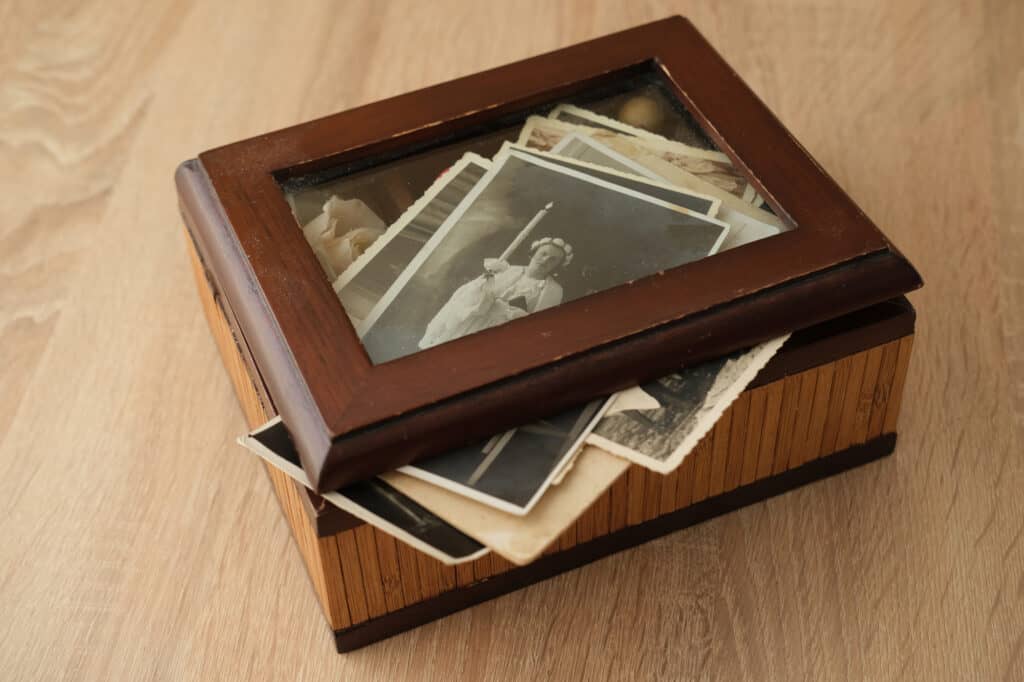 Memory box for treasures, family tree, genealogy, memory of ancestors, family ties, childhood memories